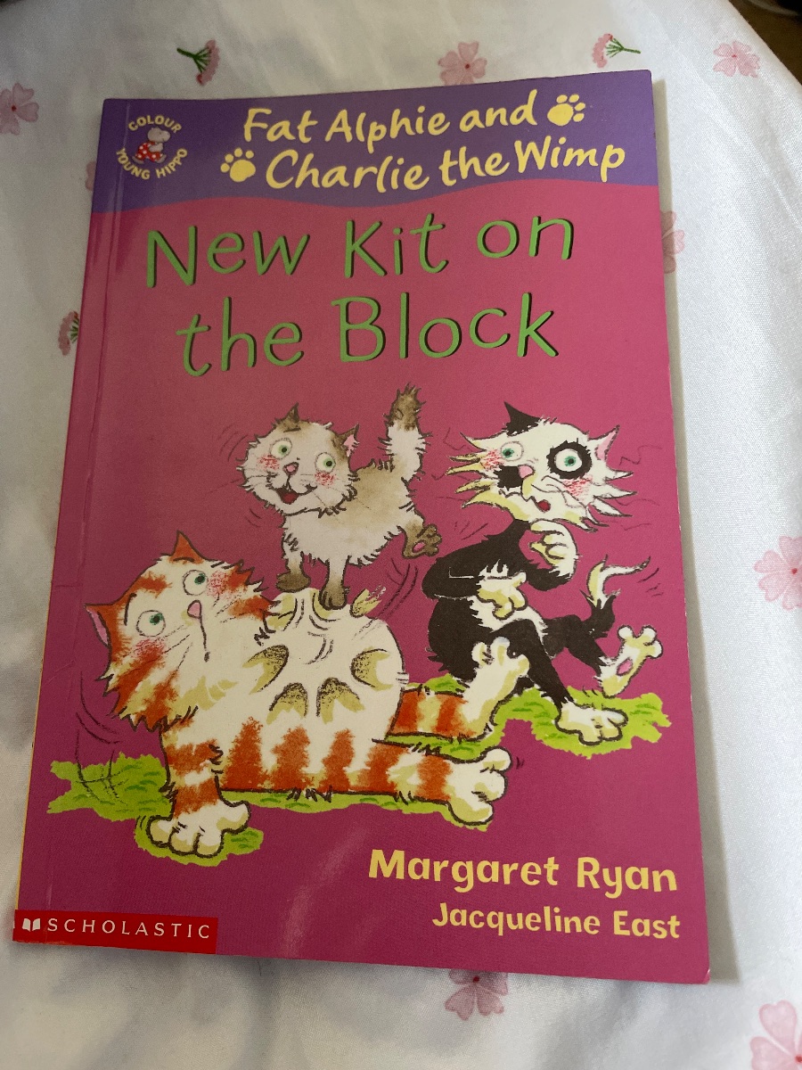 New Kit on the Block (Colour Young Hippo: Fat Alphie & Charlie the Wimp) cover