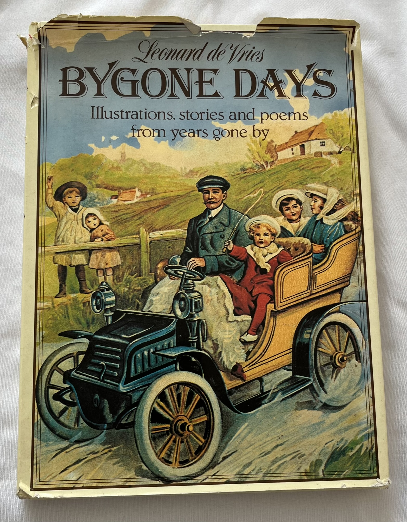 Bygone Days Leonard de Vries 1984 Hamlyn Illustrated Stories Poems Vintage cover