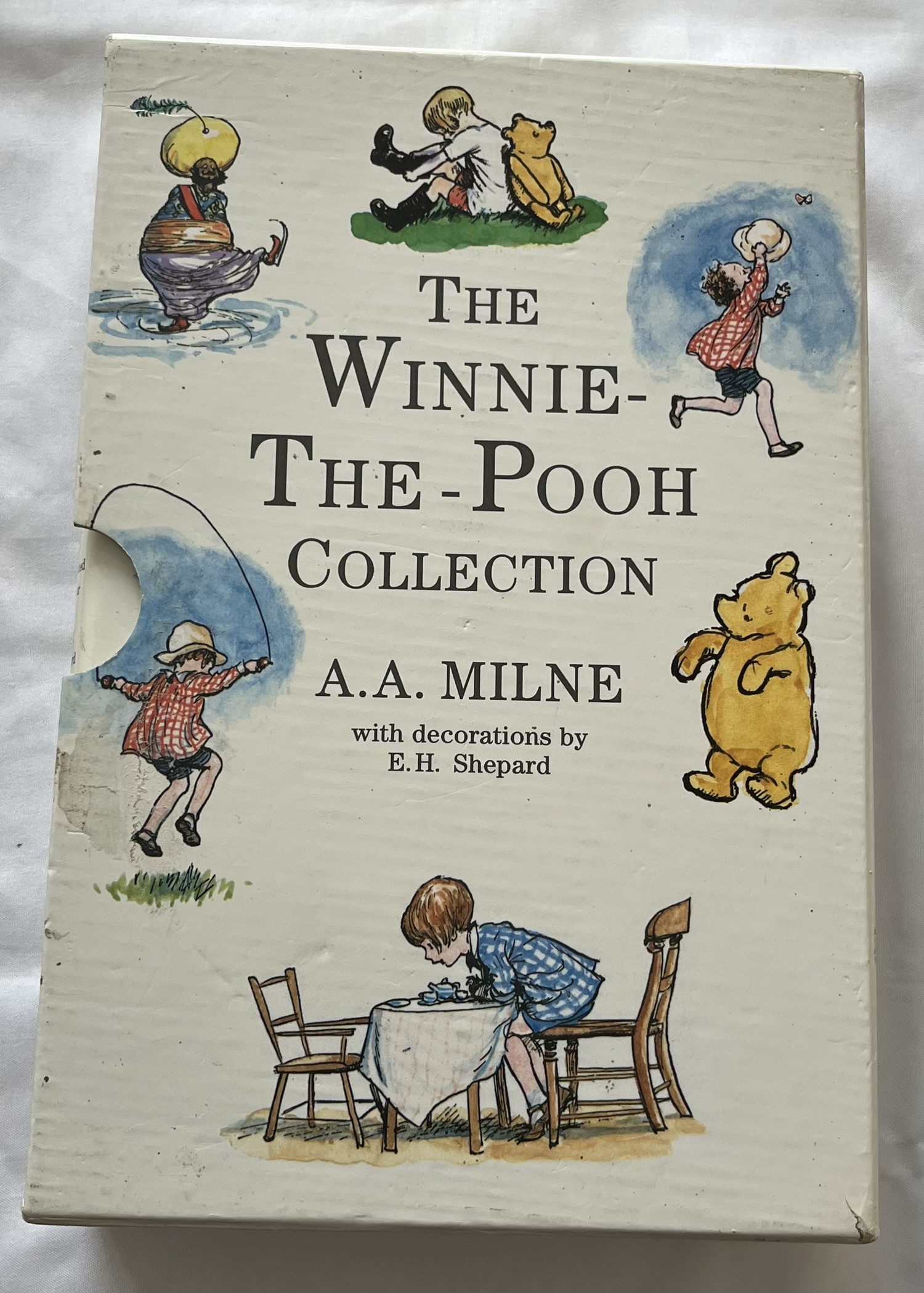 Vintage A A Milne Winnie the Pooh Books x4 Methuen E H Shepard 1970s 1989 cover
